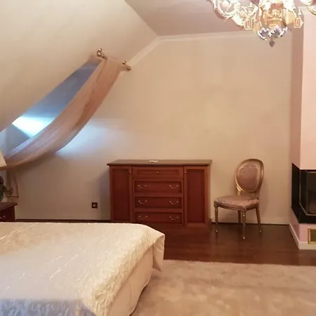 Vera Villa *